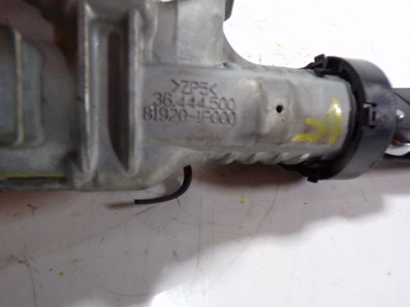 Recambio de antirrobo para kia venga 1.6 cat referencia OEM IAM 819201P000 819101P001 36444500