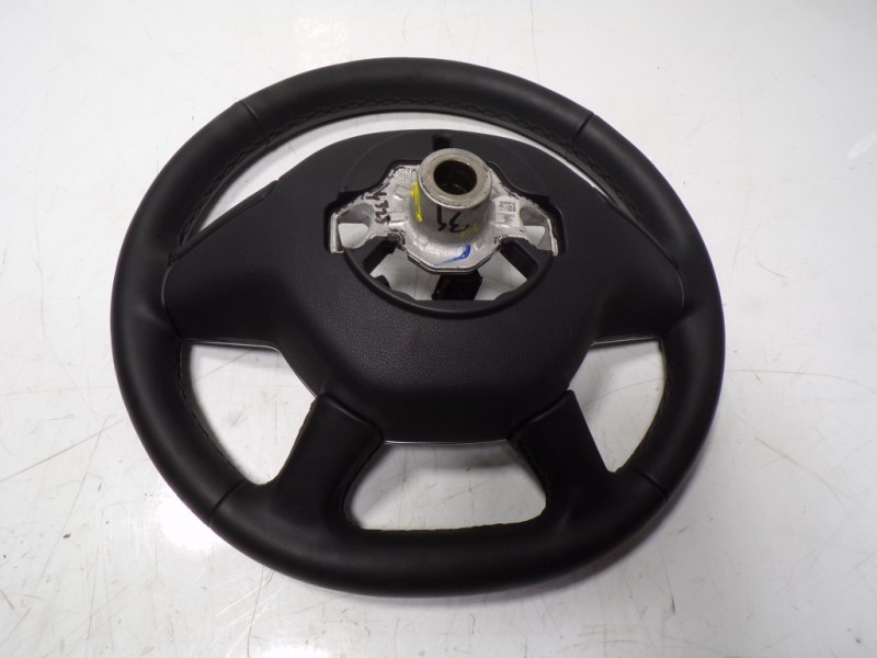 Recambio de volante para dacia sandero 0.9 tce referencia OEM IAM 46400420R  