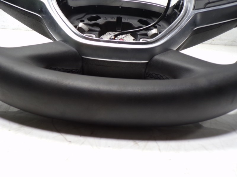 Recambio de volante para dacia sandero 0.9 tce referencia OEM IAM 46400420R  