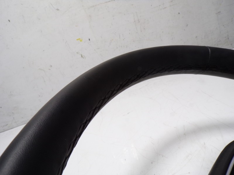 Recambio de volante para dacia sandero 0.9 tce referencia OEM IAM 46400420R  