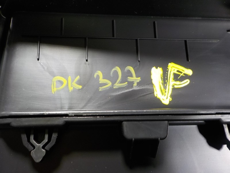 Recambio de apoyabrazos central para peugeot 208 (p2) 1.2 puretech referencia OEM IAM 9823377380 98257277ZD 9823372380