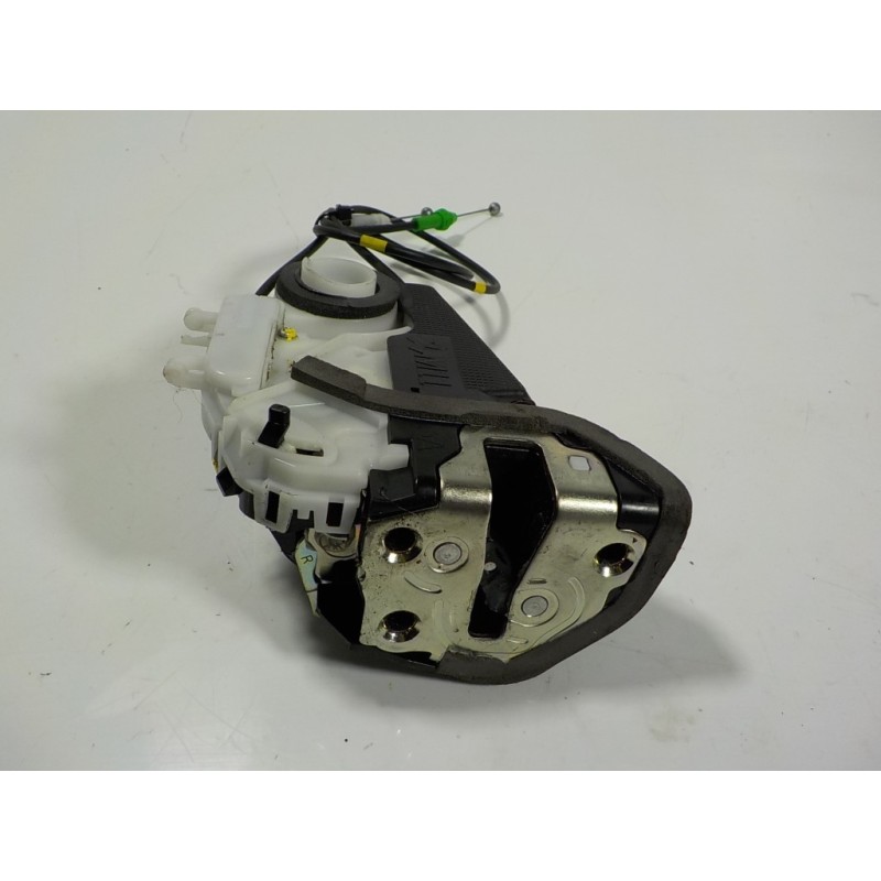 Recambio de cerradura puerta trasera derecha para toyota yaris hybrid active referencia OEM IAM V2014110F1 690500D310 161017