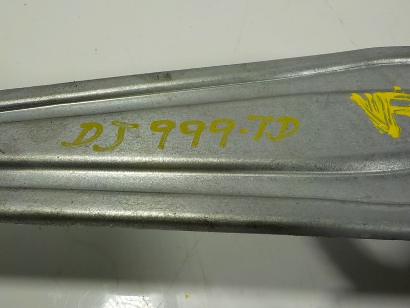 Recambio de elevalunas trasero derecho para toyota yaris hybrid active referencia OEM IAM 857200D120 698300D220 AV2621002341