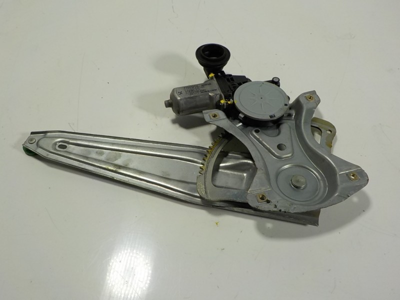 Recambio de elevalunas trasero derecho para toyota yaris hybrid active referencia OEM IAM 857200D120 698300D220 AV2621002341