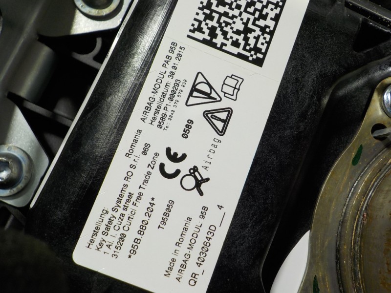 Recambio de salpicadero para porsche macan (typ ) s referencia OEM IAM 95B880204 95B857003R 95B880204