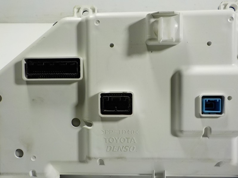 Recambio de cuadro instrumentos para lexus is 300h referencia OEM IAM 8380053F22 8380053F22 