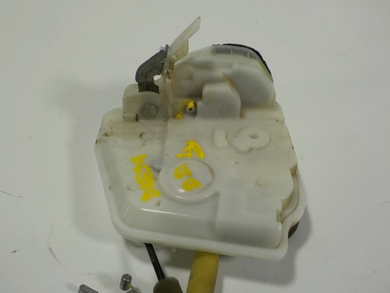 Recambio de cerradura puerta delantera derecha para mazda 2 lim. () 1.5 16v cat referencia OEM IAM 8K05A0165  