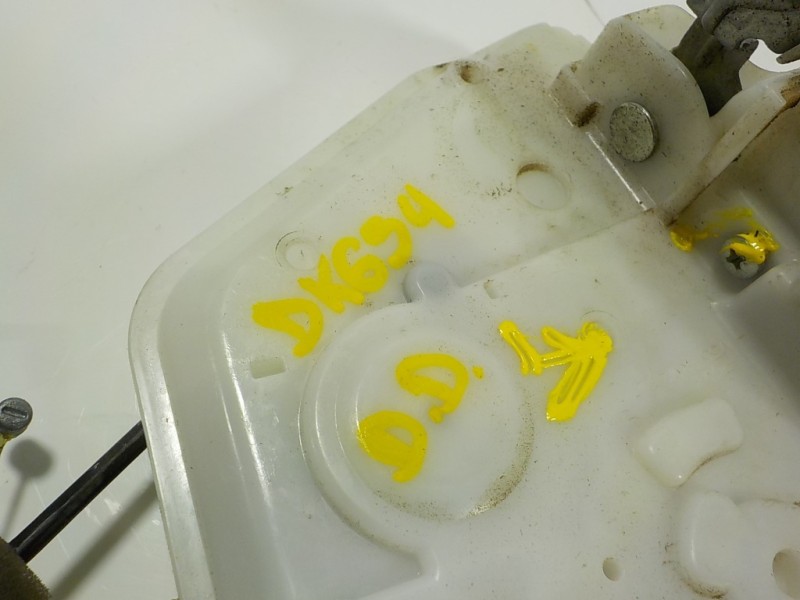 Recambio de cerradura puerta delantera derecha para mazda 2 lim. () 1.5 16v cat referencia OEM IAM 8K05A0165  