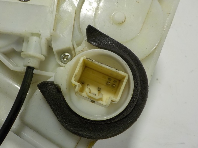 Recambio de cerradura puerta trasera izquierda para mazda 2 lim. () 1.5 16v cat referencia OEM IAM 8K13B0481  