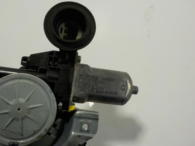 Recambio de elevalunas delantero derecho para toyota yaris 1.0 cat referencia OEM IAM 857100D100 698100D300 