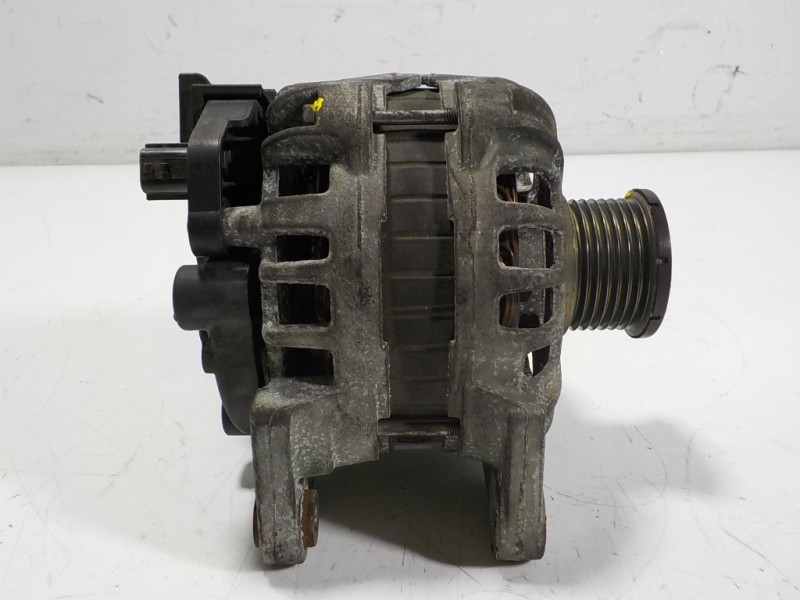 Recambio de alternador para renault clio iv 0.9 tce referencia OEM IAM 231006007R 231002854R 