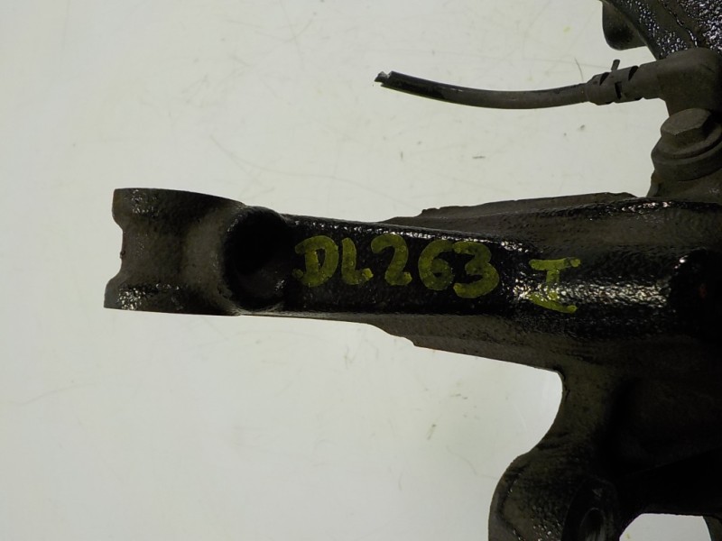 Recambio de mangueta delantera izquierda para renault captur 1.3 tce referencia OEM IAM  400159304R 