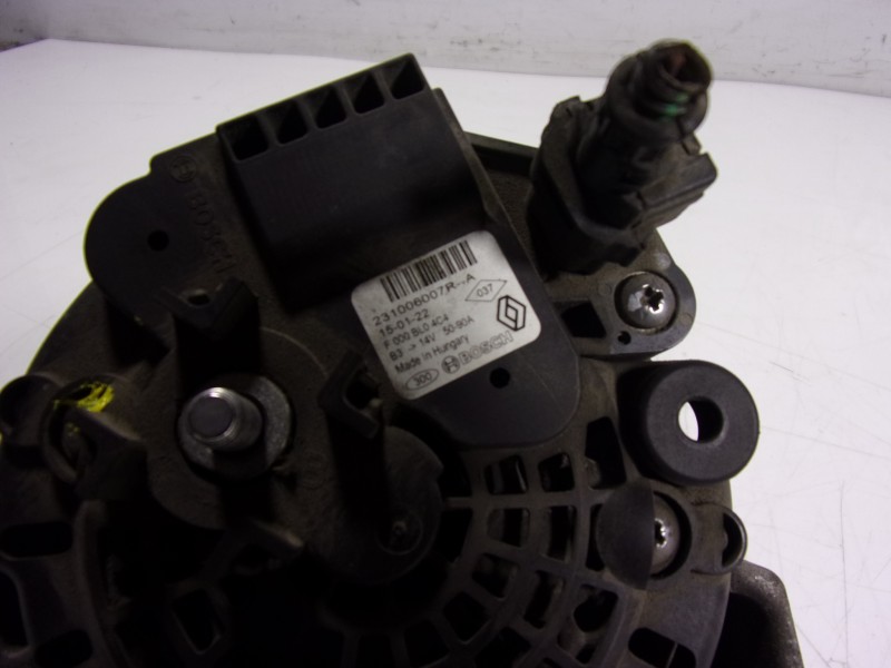 Recambio de alternador para renault twingo iii 1.0 sce referencia OEM IAM 231006007R  