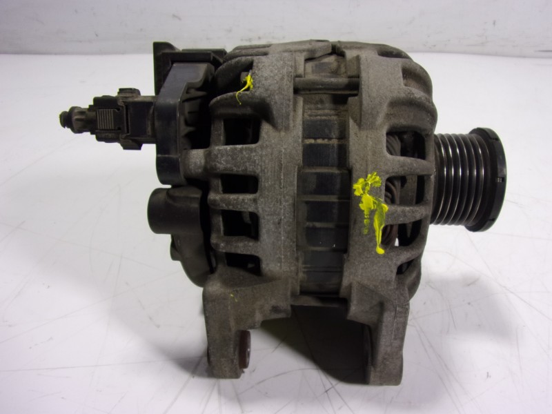 Recambio de alternador para renault twingo iii 1.0 sce referencia OEM IAM 231006007R  
