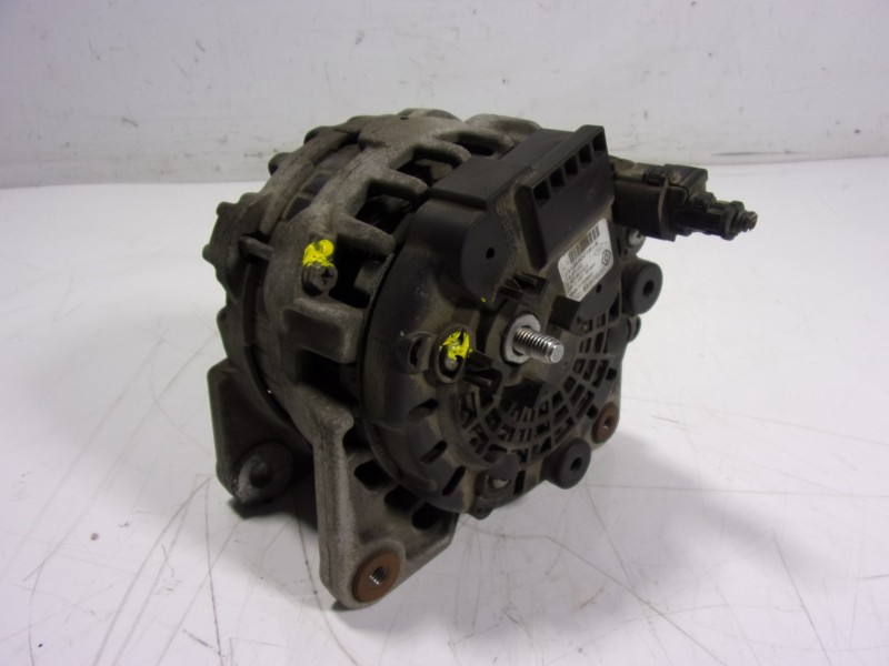 Recambio de alternador para renault twingo iii 1.0 sce referencia OEM IAM 231006007R  