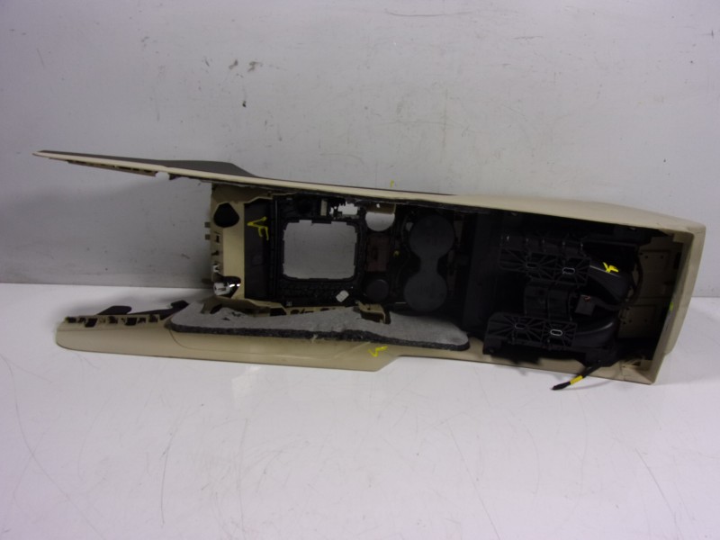 Recambio de apoyabrazos central para volkswagen touareg (7p5) 3.0 v6 tdi dpf referencia OEM IAM  7P6864207B86W 7P1863241C0G