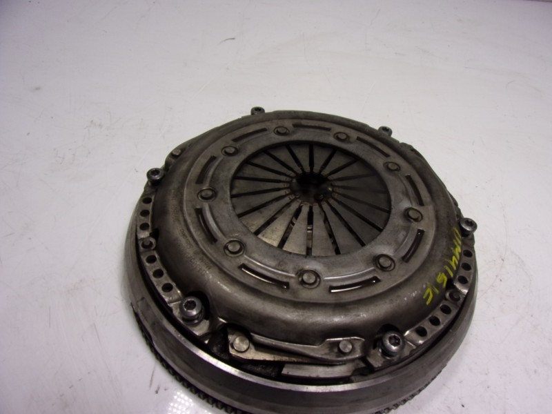 Recambio de kit embrague para peugeot 308 1.2 12v e-thp referencia OEM IAM 9805958080 1610796580 9805958180