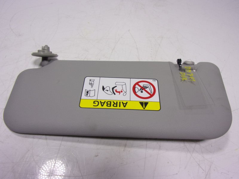 Recambio de parasol derecho para toyota yaris 1.5 vvti hev referencia OEM IAM   