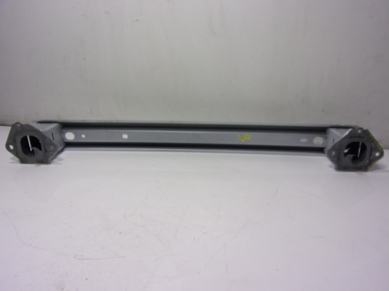 Recambio de refuerzo paragolpes trasero para toyota yaris 1.5 vvti hev referencia OEM IAM   