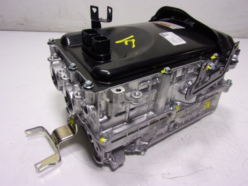 Recambio de convertidor de voltaje para toyota yaris 1.5 vvti hev referencia OEM IAM G920052320  