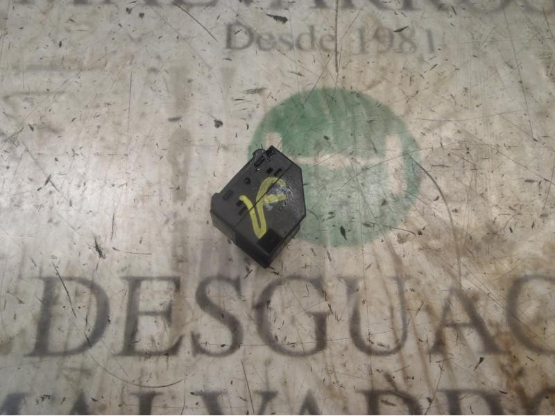 Recambio de mando elevalunas trasero derecho para volkswagen passat berlina (3b3) comfortline referencia OEM IAM  3B0959855B01C 