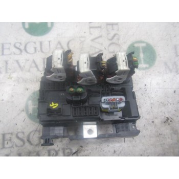 CAJA RELES / FUSIBLES 