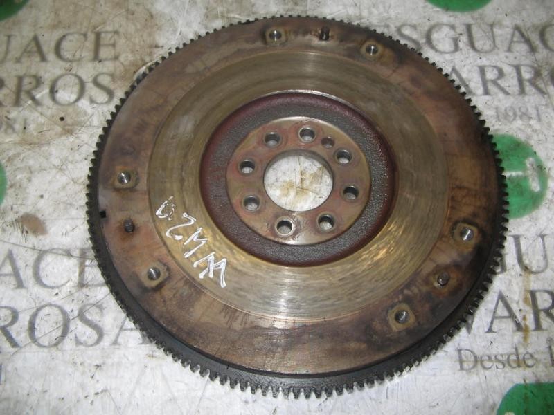 Recambio de volante motor para peugeot 205 berlina 1.8 diesel referencia OEM IAM   