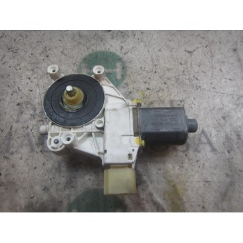 MOTOR ELEVALUNAS DELANTERO DERECHO 67626927028 0130822227 0130822227