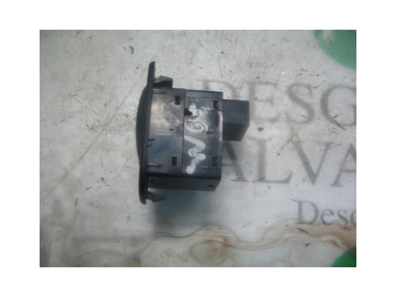 Recambio de mando elevalunas trasero izquierdo para kia shuma 1.5 ls berlina portón referencia OEM IAM   