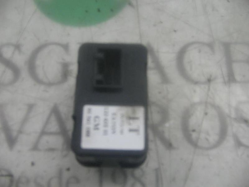 Recambio de mando elevalunas delantero izquierdo para opel zafira a comfort referencia OEM IAM   