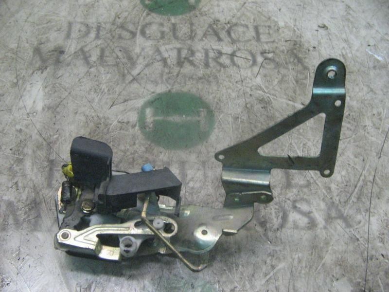 Recambio de cerradura puerta delantera derecha para hyundai accent (x3) 1.3 gls referencia OEM IAM 8132022030  