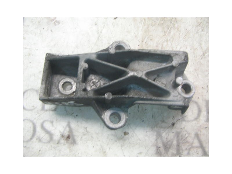 Recambio de soporte motor delantero para peugeot 205 berlina 1.8 diesel referencia OEM IAM   