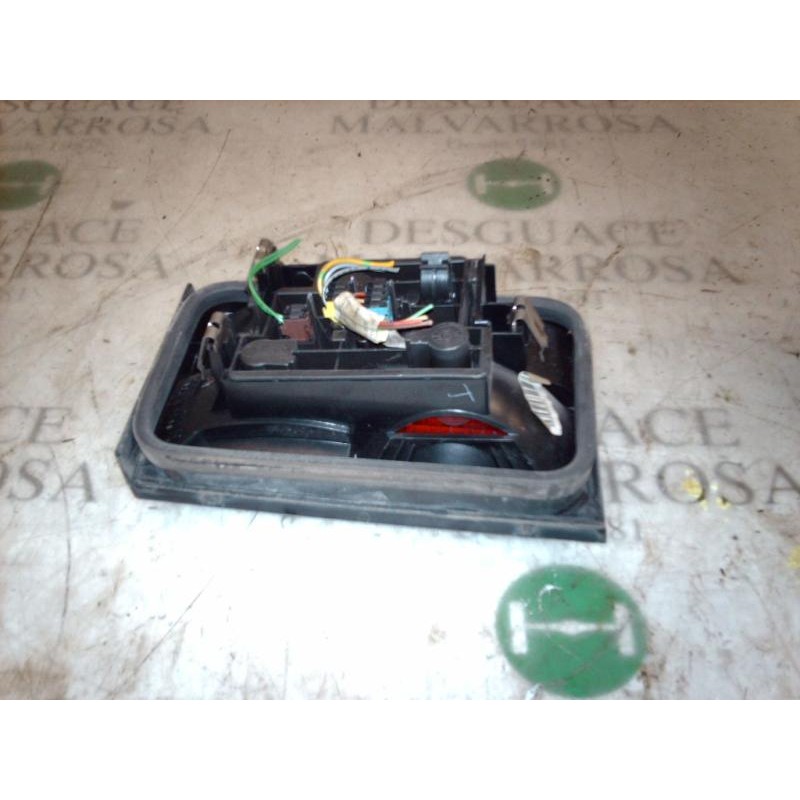 Recambio de piloto trasero derecho interior para citroën xantia berlina 2.0 hdi activa referencia OEM IAM   