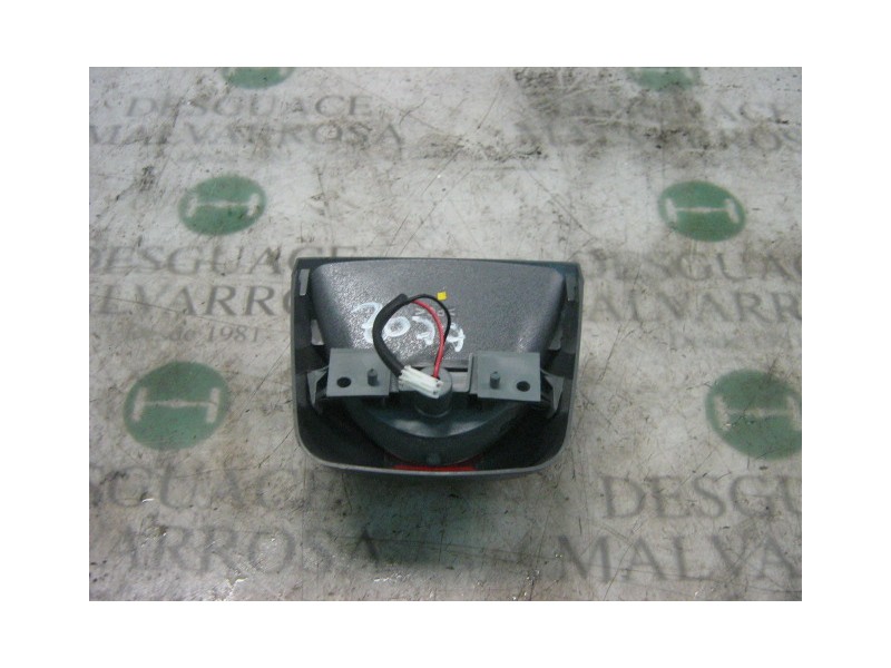 Recambio de piloto trasero central para kia sephia ll ls referencia OEM IAM   