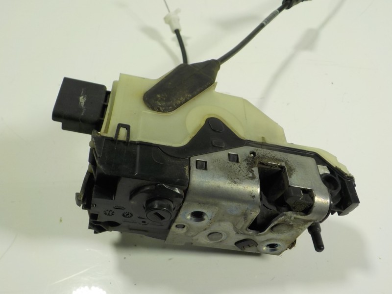 Recambio de cerradura puerta delantera derecha para peugeot 208 1.4 hdi fap referencia OEM IAM 9688079980  