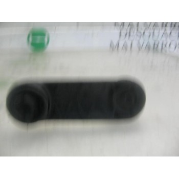 MANETA ELEVALUNAS TRASERA IZQUIERDA 