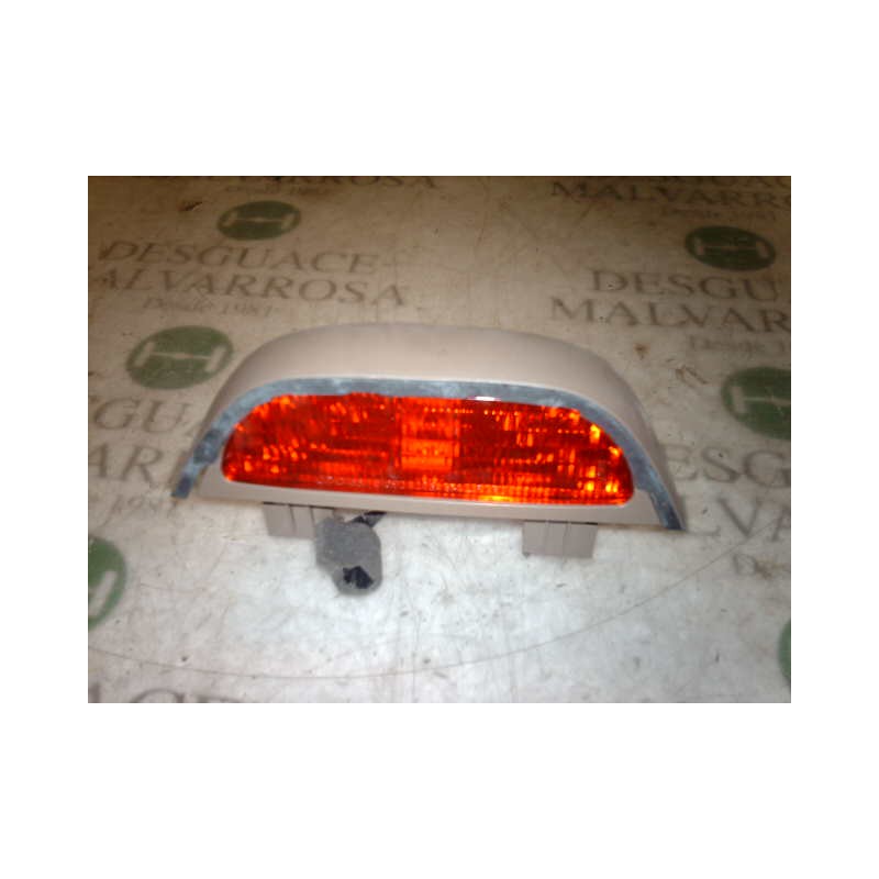 Recambio de piloto trasero central para kia carnival ii 2.9 cdri ex referencia OEM IAM   