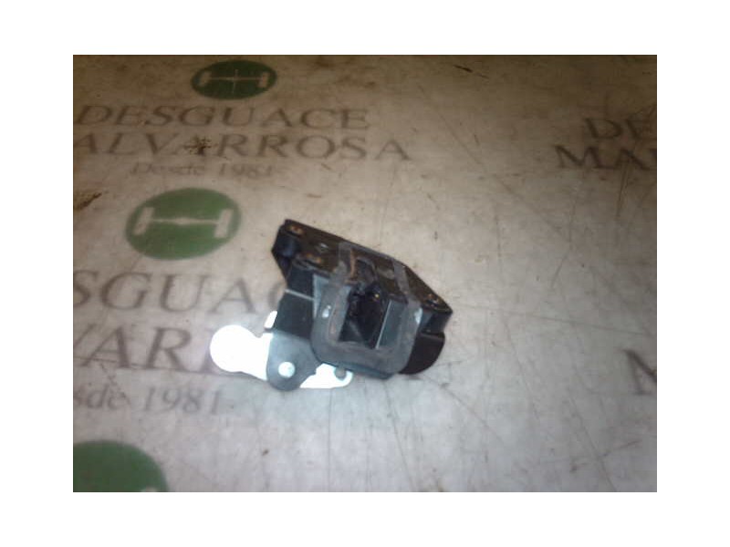 Recambio de cerradura puerta trasera izquierda para kia carnival ii 2.9 cdri ex referencia OEM IAM   