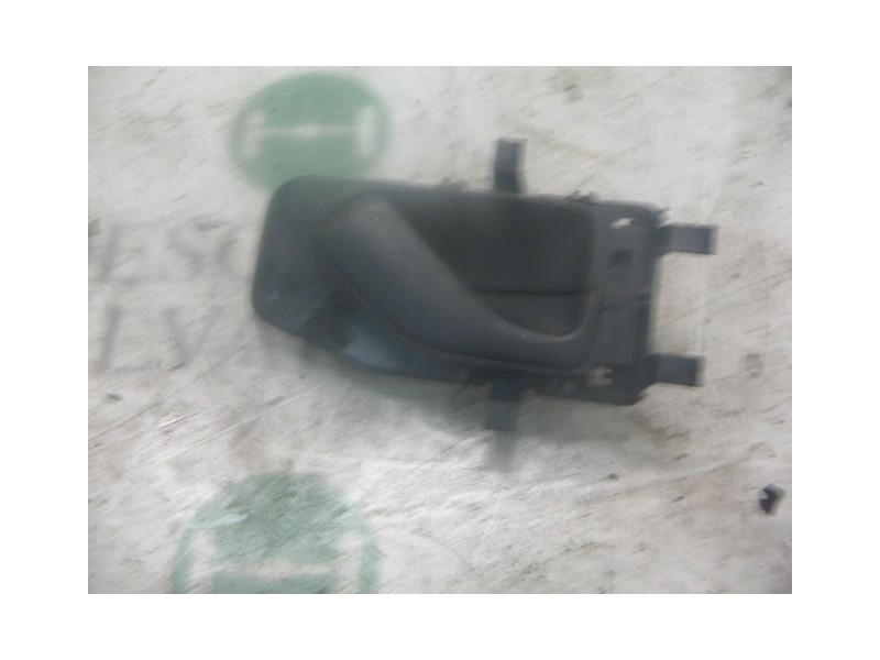 Recambio de maneta interior trasera derecha para peugeot 405 berlina embassy referencia OEM IAM   