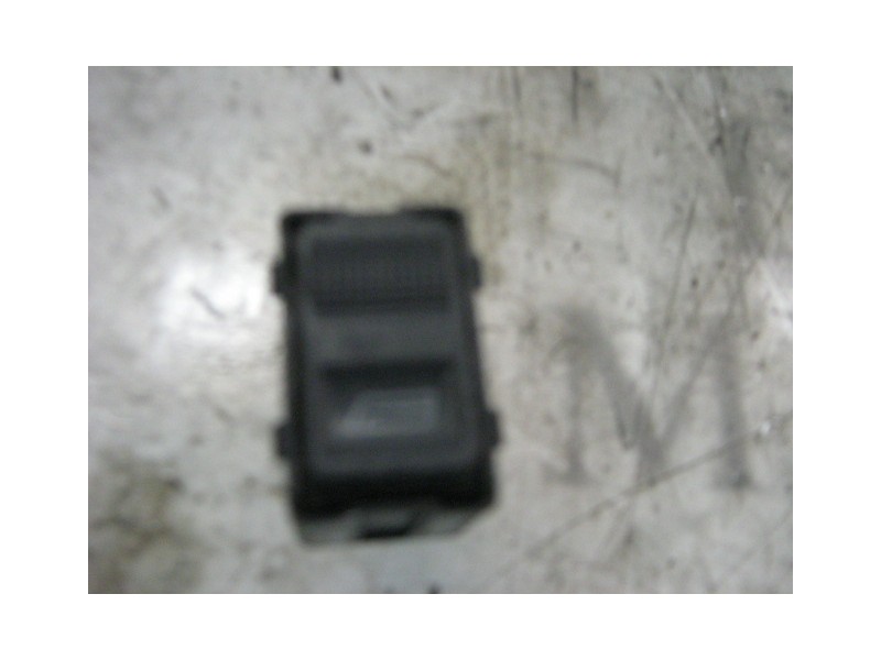 Recambio de mando elevalunas trasero derecho para audi 100 berlina (c4) básico referencia OEM IAM   