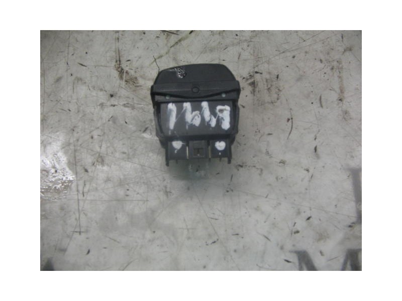 Recambio de mando elevalunas delantero derecho para citroën xsara coupe 1.6 vtr referencia OEM IAM   