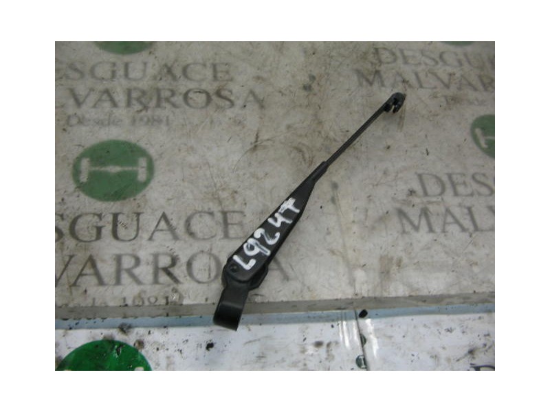 Recambio de brazo limpia trasero para peugeot 106 (s1) 1.0 referencia OEM IAM   