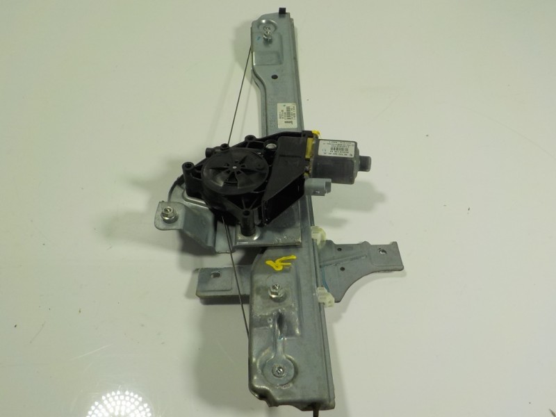 Recambio de elevalunas delantero derecho para peugeot 208 1.4 hdi fap referencia OEM IAM 9673154380 9673154380 0130822702