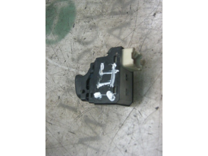 Recambio de mando elevalunas delantero derecho para hyundai accent (lc) gls referencia OEM IAM 9358025000YN  