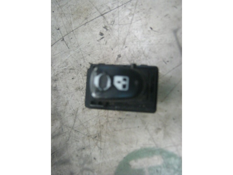 Recambio de mando elevalunas trasero izquierdo para hyundai accent (lc) gls referencia OEM IAM 9358025010YN  