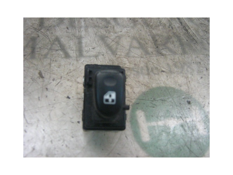 Recambio de mando elevalunas trasero derecho para hyundai accent (lc) gls referencia OEM IAM 9358025010YN  