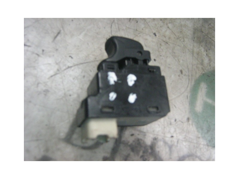 Recambio de mando elevalunas trasero derecho para hyundai accent (lc) gls referencia OEM IAM 9358025010YN  