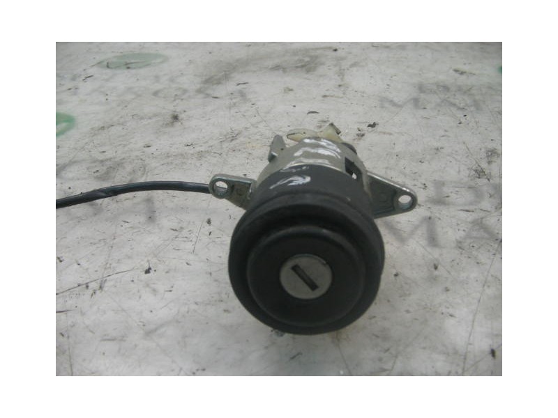 Recambio de maneta porton para audi 100 avant (c4) sport edition referencia OEM IAM 4A9862055  