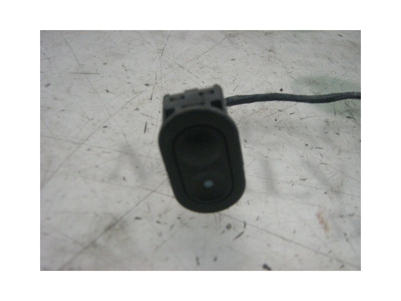Recambio de mando elevalunas trasero izquierdo para opel corsa b viva referencia OEM IAM   