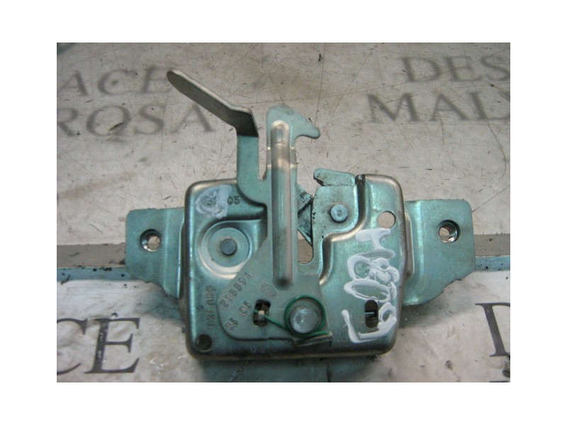 Recambio de cerradura capot para renault clio iii confort dynamique referencia OEM IAM   